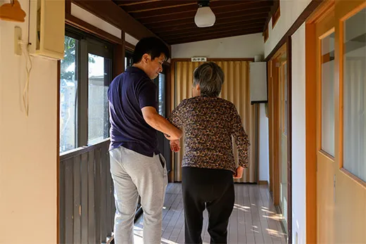 食事・排泄・入浴・更衣介助